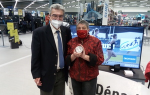 Rose-Marie MADUR médaille de Platine FFA André Giraud Président FFA